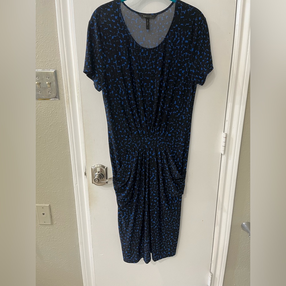 BCBG Abstract Print Fitted Dress with Accentuating Draping - size L - Picture 2 of 9